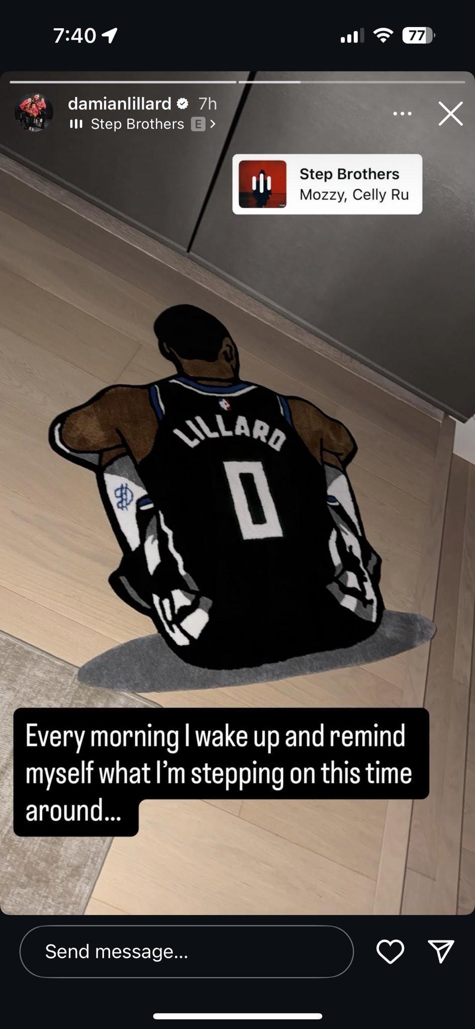 开云app-激励并警醒自己，利拉德将跟腱受伤的画面印在自家地毯上