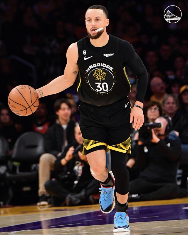 开云app-库里复出勇士五连胜却遭湖人终结 客场疲软是硬伤