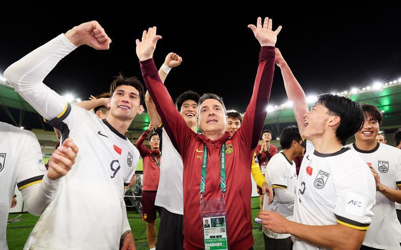 CCTV5直播中日大战！球迷：再赢一场回家过年 董方卓：继续打我脸